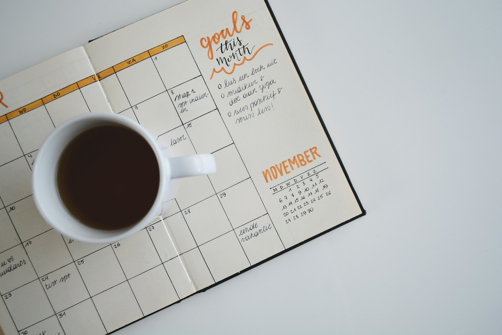 Seasonal planning calendar for contractors